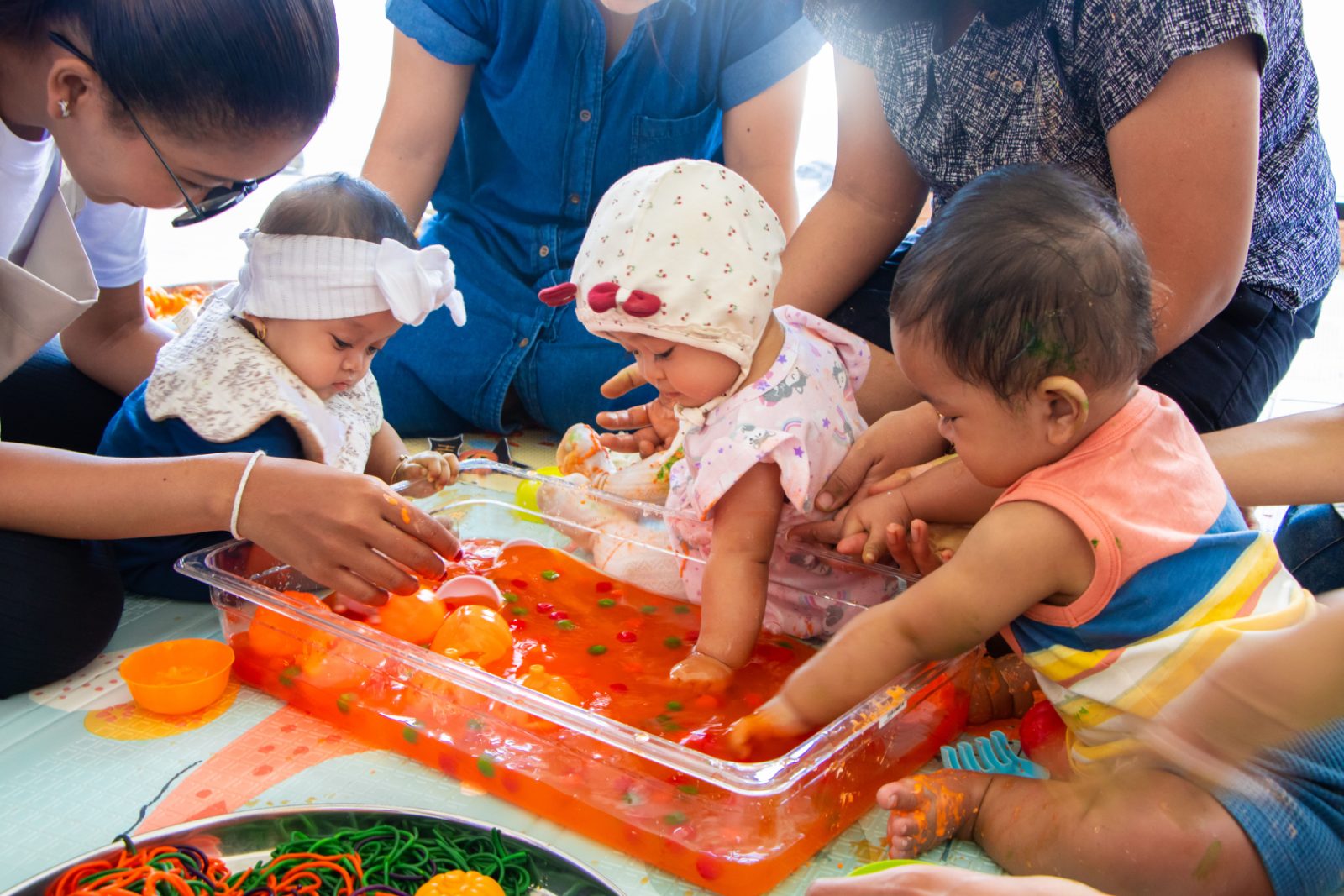 Kelas Bibble — sensory play untuk bayi 6–14 bulan